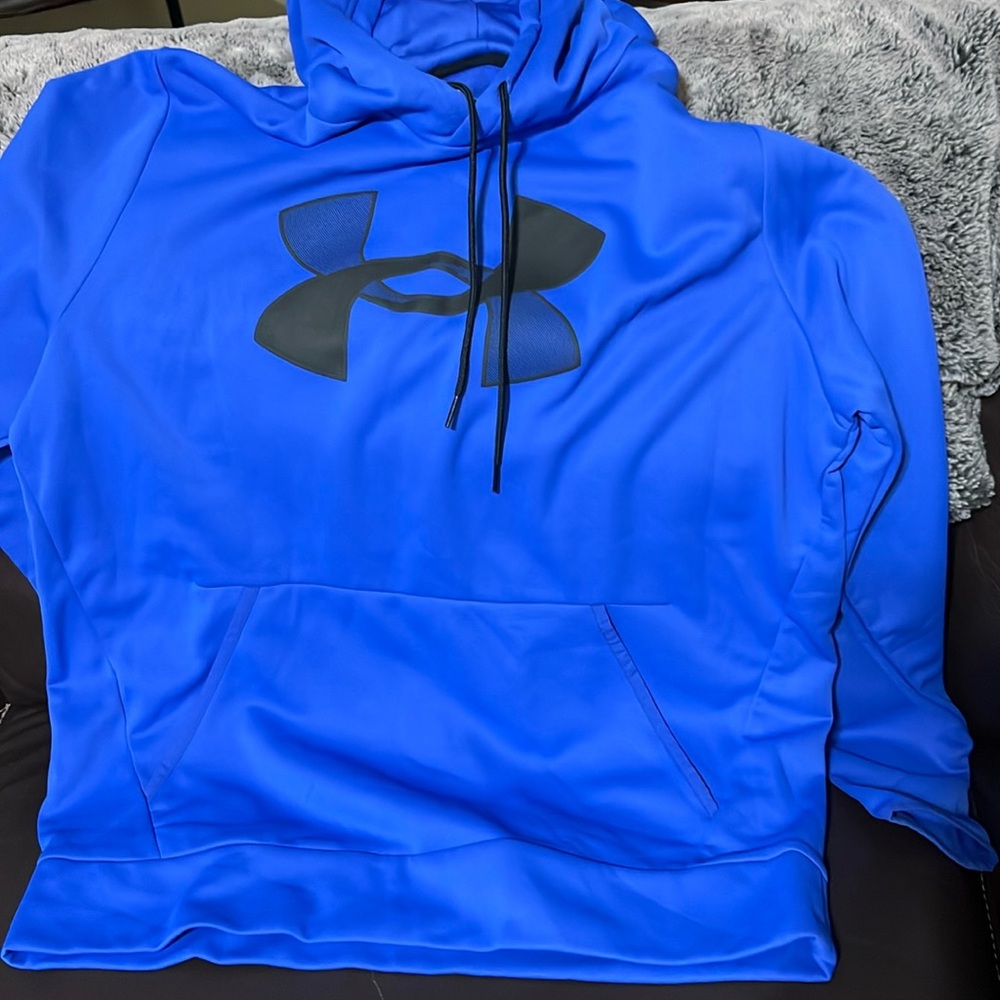 UA large men’s hoodie